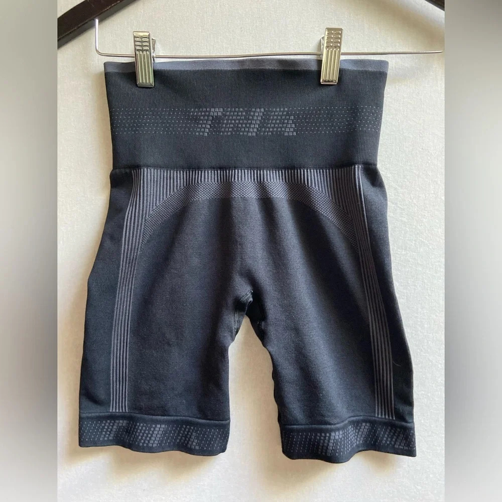 Aritzia TNA Seamless Compression Ventura Biker Shorts Size XS